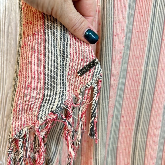 Billabong Vertical Striped Poncho Lance Up V Neck with Fringe Red Gray M/L - Picture 10 of 14